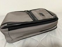 TUMI　トゥミ　ビジネスバッグ　リュック　シルバー　未使用_画像2