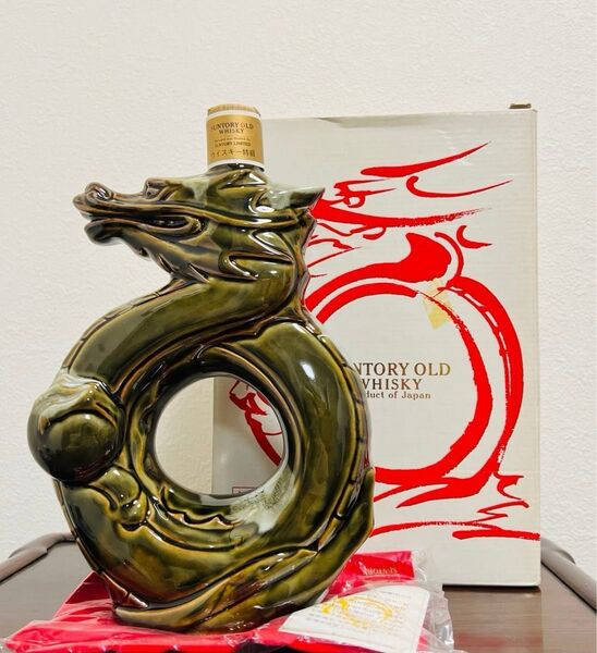 未開栓古酒SUNTORY OLD WHISKY 辰歳干支ボトル 陶器 龍 サントリー オールド ウイスキー箱付き 1436g