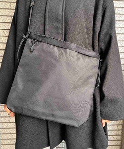 「FREDRIK PACKERS」 ショルダーバッグ ONESIZE ブラック レディース_画像1