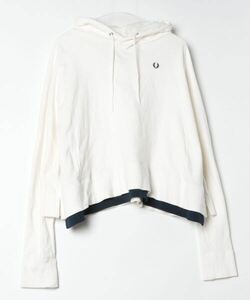 「FRED PERRY」 プルオーバーパーカー 10 ベージュ レディース