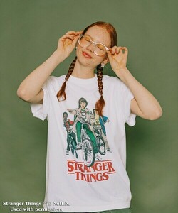 「FREAK'S STORE」 「Stranger Things」半袖Tシャツ フリ- オフホワイト レディース