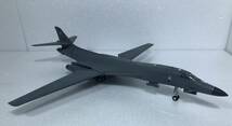 ■完成品 1/144 アメリカ空軍 ロックウェル B-1B ランサー 可変翼超音速戦略爆撃機_画像2