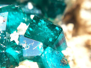 良品質 ダイオプテーズ＆カルサイト 翠銅鉱 方解石 結晶 原石 標本 約652ct ナミビア産 4