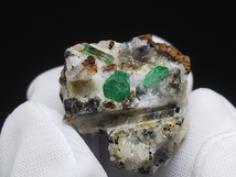 宝石質 エメラルド 緑柱石 ラフ 母岩付き 結晶 原石 標本 アフガニスタン産 約40ct 5_画像6
