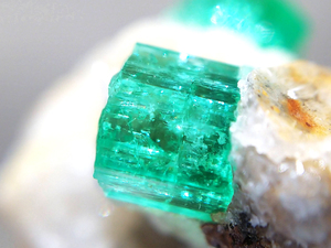宝石質 エメラルド 結晶2個 緑柱石 結晶 原石 標本 アフガニスタン産 約21ct 10