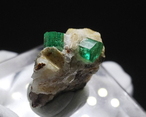 宝石質 エメラルド 結晶2個 緑柱石 結晶 原石 標本 アフガニスタン産 約21ct 10_画像6