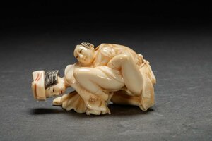 [. old .]. famous auction buying go in era thing Special kind white material kabuki spring map netsuke .. thing large netsuke antique goods old fine art 0510-3S2