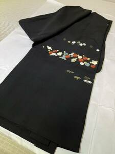 羽織り　正絹　カラフル　刺繍　花　華　縫紋　一つ紋付き　紐付き　黒色地　着物　和服　和装　着物コーデ　リメイク　衣装　百貨店　高級