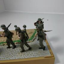 送料込み_20)ヒカリ工房製_1/35_ドイツ軍_戦闘後のディオラマ(兵士の墓と重機関銃チーム_町の近く)_完成品送付用ケース付き_塗装済み完成品_画像10