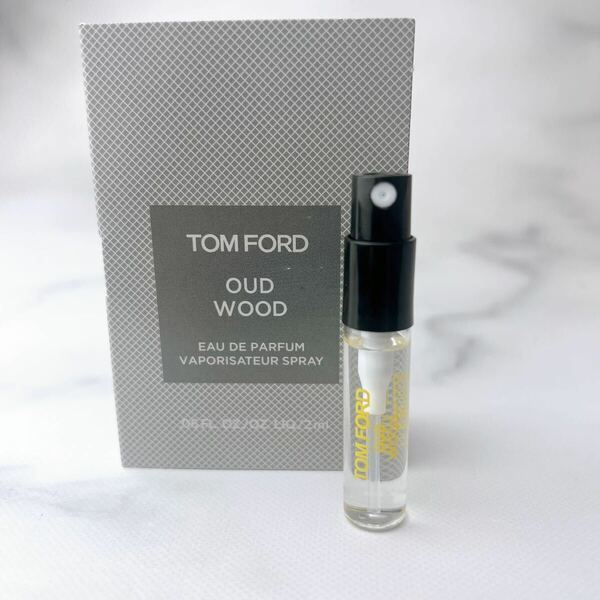 ウードウッド　2ml TOMFORD 香水　トムフォード　お試し　サンプル