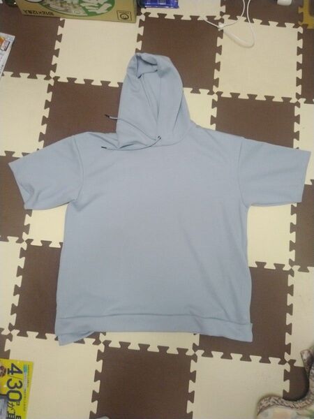 【美品】gu 五分袖 パーカー 水色? グレー?