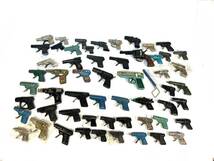 【青】 ブリキ玩具 当時物 ピストル けん銃 大量まとめ 約55点 大小さまざま 駄菓子屋 レトロ玩具 レア_画像1