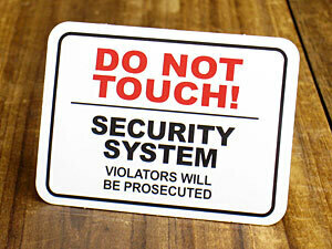 ステッカー アメリカン インテリア サイン 表示 案内 注意 警告 おしゃれ かっこいい 「監視システムにつき触るな、罰せられます」