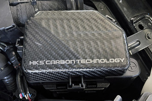 【HKS】カーボンヒューズボックスカバー フェアレディZ RZ34 VR30DDTT