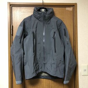 ARC'TERYX LEAF ALPHA JACKET GEN 2 WOLF XS 胸ロゴ刺繍 アークテリクス リーフ アルファ ジャケット GORE-TEX ゴアテックス ARCTERYX