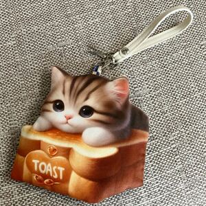 ハンドメイド ☆ ふわふわポーチ 厚切りトースト猫　キーホルダー　チャーム　ミニポーチ　ネコ　ねこパスケース パン　マスコット 