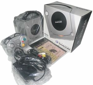 美品　Nintendo GAMECUBE ニンテンドー ゲームキューブ 本体　シルバー 