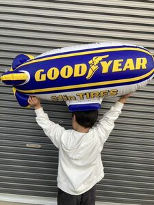 GOODYEAR 飛行船　グッドイヤー　ガレージ　プール　ふうせん