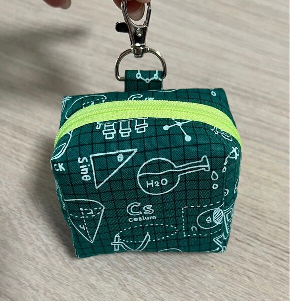 ハンドメイドminiボックスポーチ