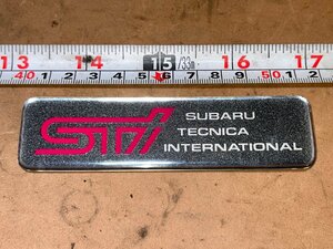 スバル　STi　エンブレム　中古品