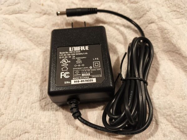 AC 電源コード(入力100-120V 0.4A、出力5V 2.0A)