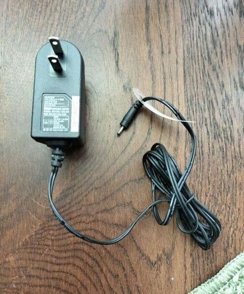 エレコム ACアダプター電源入力100-240V 3.0VA、出力5V 2.6A