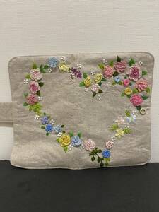 ☆ハンドメイド　☆マルチケース　No 3 お薬手帳入れ　通帳入れ　母子手帳入れ　プレゼント　手刺繍　花　ハート　 リネン