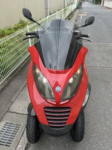 PIAGGIO MP3 250 trike 3 name capacity car normal car license (AT limitation . possible )