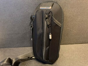 トゥミ　TUMI　バッグ　ワンショルダーバッグ　ボディバッグ　クロスボディ　斜め掛け　