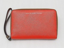 期間限定セール マークバイマークジェイコブス Marc by Marc Jacobs レディース 財布 スマホ カードケース オレンジ/ブラウン_画像1