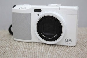 リコー RICOH デジタルカメラ ホワイトエディション GR DIGITAL 4