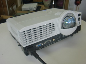 ☆RICOH/リコー 短焦点DLPプロジェクター！PJWX4241N！(MID-2797)「100サイズ」☆