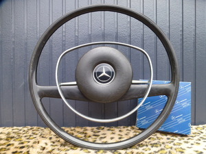 [ that time thing! immediate bid!] Old Mercedes * Benz original steering gear horn ring "Yanase" W114 W111 W108 W113 W109 W110 vertical me length eyes 
