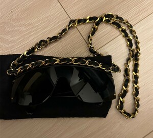  valuable Chanel CHANEL Vintage sunglasses chain black matelasse Gold metal fittings 