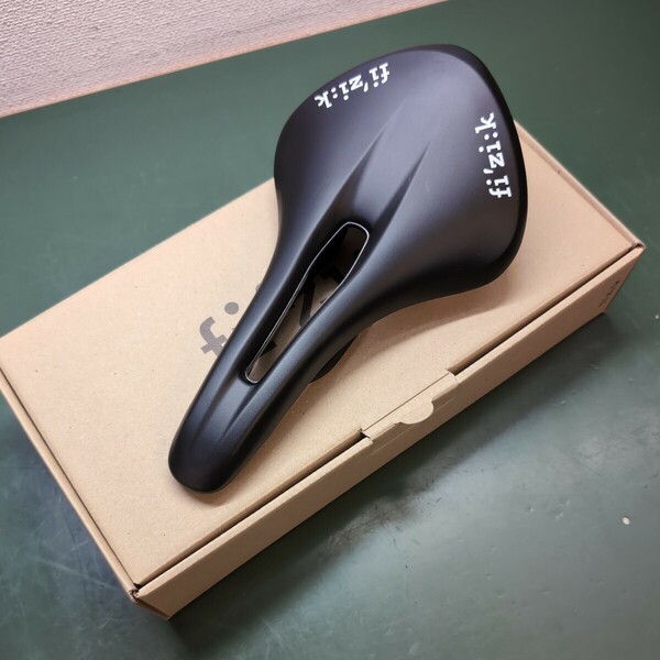 Fizik フィジーク サドル 自転車 TEMPO ALIANTE R5 S-Alloyレール ブラック　中古品