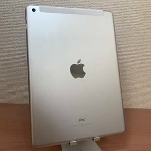 【新品同様品】iPad第6世代 32GB Wi-Fi+Cellularモデル バッテリー100% 充電回数7回 MR6P2J/A au◯判定 動作品 中古品 美品 即決あり！の画像5