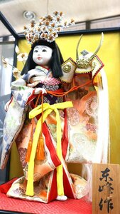 ひな人形 舞踏人形 兜引き 日本人形 振袖 43cm 豪華な朱色 花柄着物 日本女性 市松人形　八重垣姫　東峰作　横38×奥行31×高さ55ｃｍ