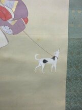 「真筆」 掛軸 美人画 犬と散歩 [B25098] 長さ202cm 幅49.5cm 絹本 箱入り 人物 床の間 飾り 古玩 古美術_画像4