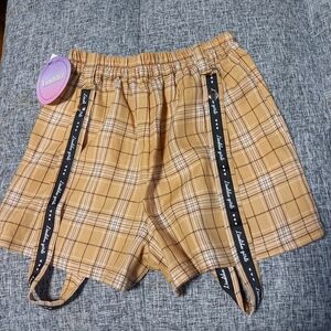 新品　サスペンダー付きショートパンツ　女児150㎝