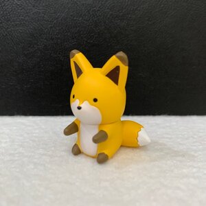 キツネ 「タヌキとキツネ ならぶんです。」フィギュア★サイズ約3.5cm〈wt