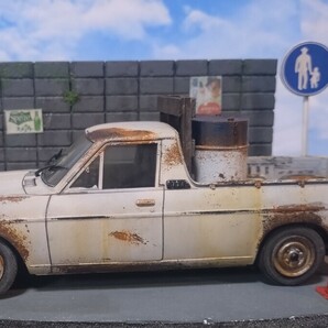 1/24 サニートラックロングボデー 昭和の風景 草ヒロ 旧車 ジオラマ完成品ケース付きの画像3