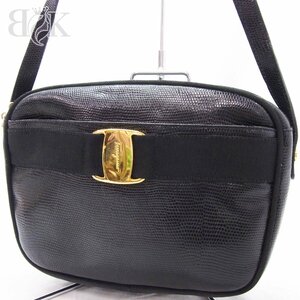  Ferragamo vala type pushed . shoulder bag black Gold metal fittings bag Ferragamo +
