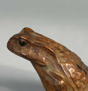 日本美術　木彫　蛙　置物　人形　彫刻　縁起物　時代物　高さ5cm、幅8cm