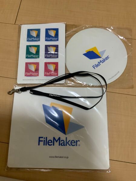 ファイルメーカー ノベルティ マウスパッド 紐 FileMaker