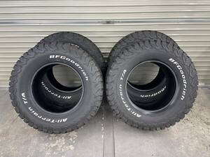 ★バリ山★　BFGoodrich All-Terrain オールテレーン T/A KO2 305/65R17 (LT305/65R17) 121/118R ホワイトレター 4本 中古