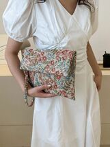 レディース バッグ ハンドバッグ おしゃれな多機能なカラフルな花刺繍のエンベロープクラッチバッグ ハンドバッグ_画像3