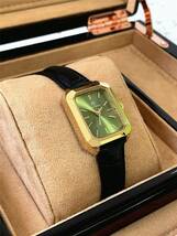 腕時計 レディース クォーツ 18ゴールドトーンのステンレススチールの正方形のケースに緑色の文字盤が付いたレディース時計、シンプル_画像5