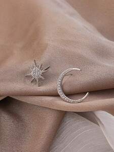 レディース ジュエリー ピアス スタッドイヤリング ファッショナブルでエレガント 非対称の星と月の形 ラインストーン スタッドピア