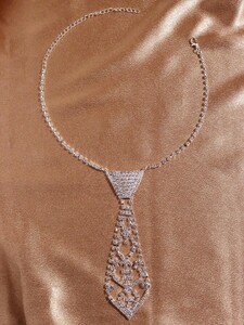 レディース ジュエリー ネックレス チェーン 女性のジュエリーに最適な、輝くラインストーンで飾られたセクシーかつエレガントなカラー