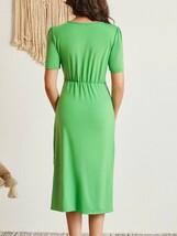 レディース ドレス 欧米の女性夏の新しいファッション セクシーなディープネック スリムフィット プリーツ ソリッドカラー 半袖ドレ_画像1